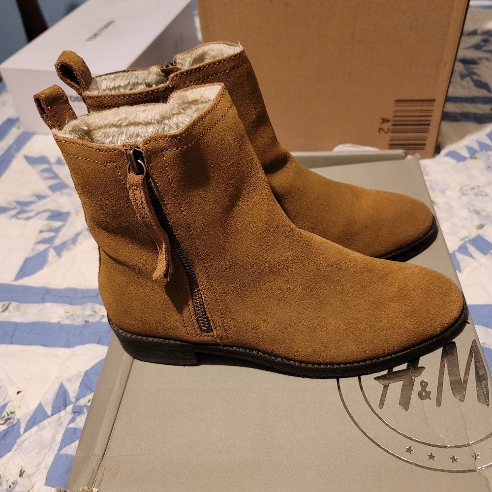 H&M fleece lined faux suede boots sz 7